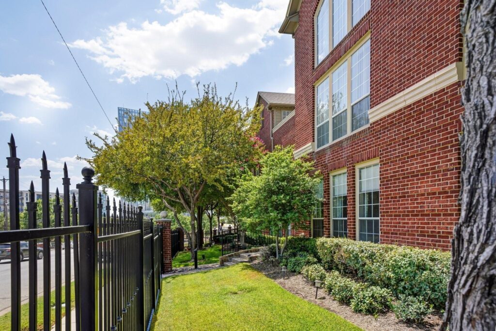 Conflicted About Urban Vs Suburban Life This Fort Worth Condo On W