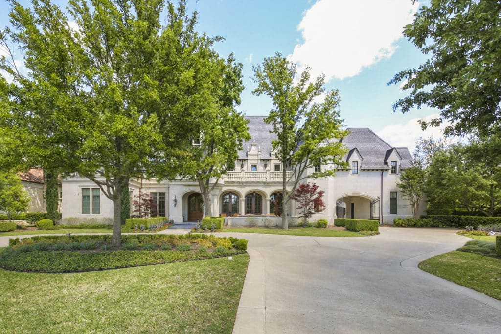 02_10706BridgeHollow_001_Exteriors_mls-1024x682