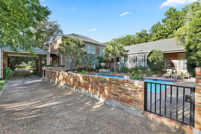 07_4730RoyalLane_007_mls-1