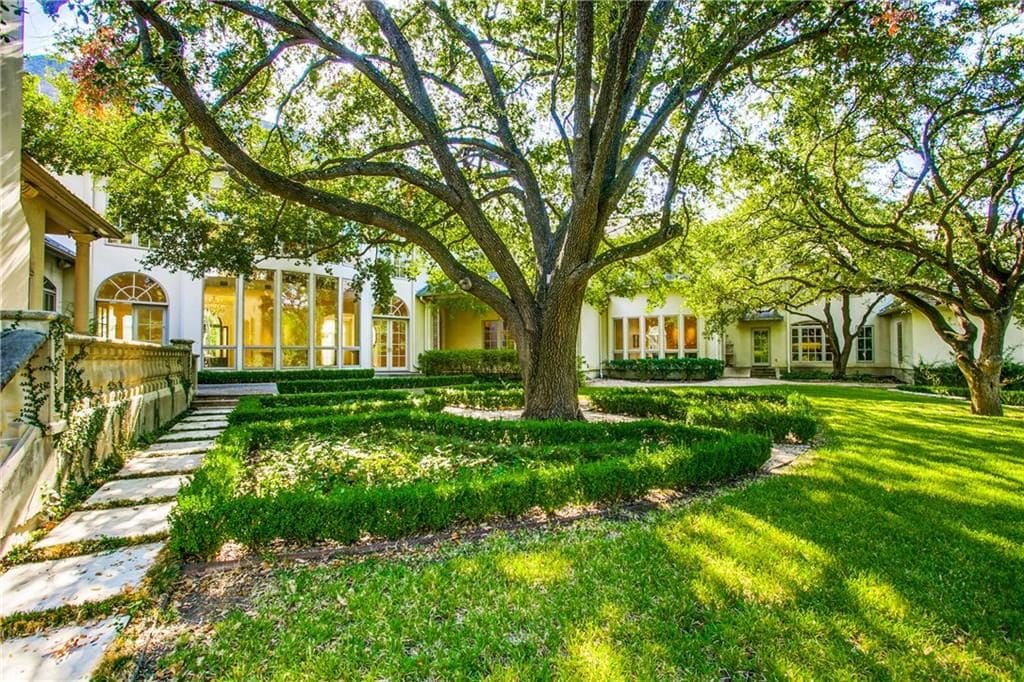 Inwood-Road-home-destruction