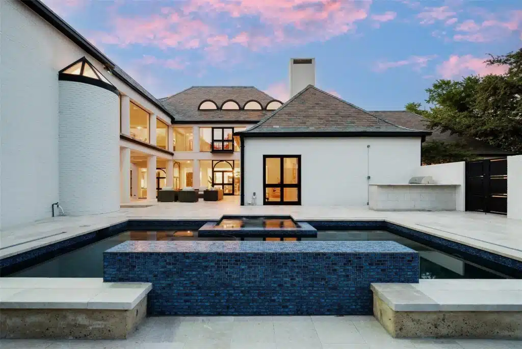 This Architecturally Significant Oglesby Modernist Has Undergone a