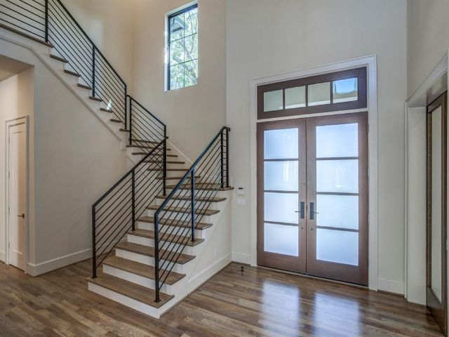 11011-Jamestown-Front