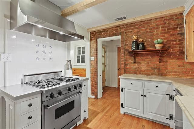 1125-N-Canterbury-Court-11