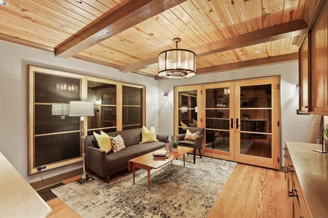 1125-N-Canterbury-Court-11