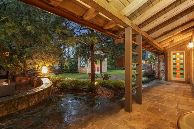 1125-N-Canterbury-Court-2