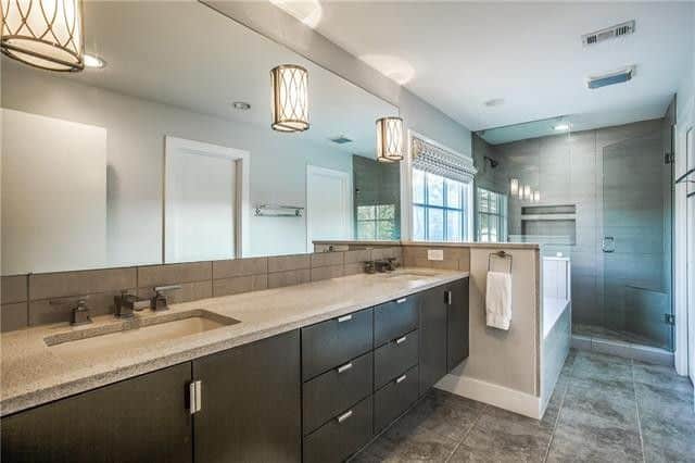 VECTOR11339-Royalshire-Dr-back