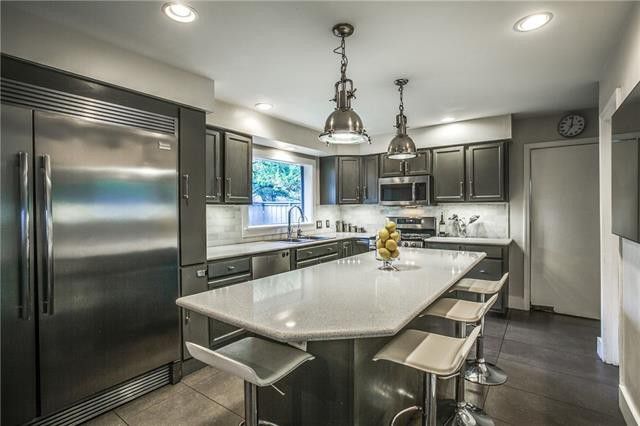 VECTOR11339-Royalshire-Dr-back