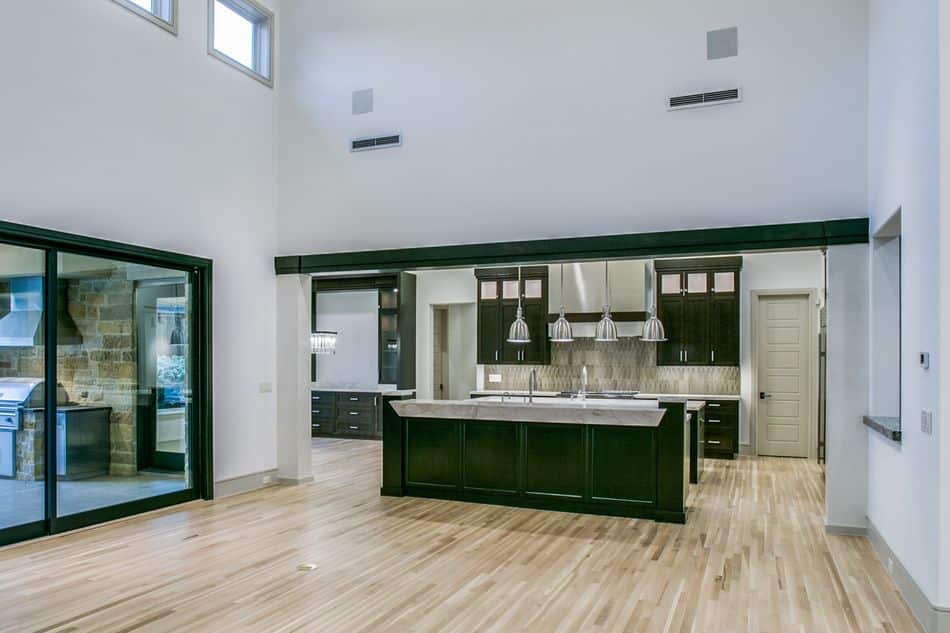 2215-Kessler-Woods-Court-tub