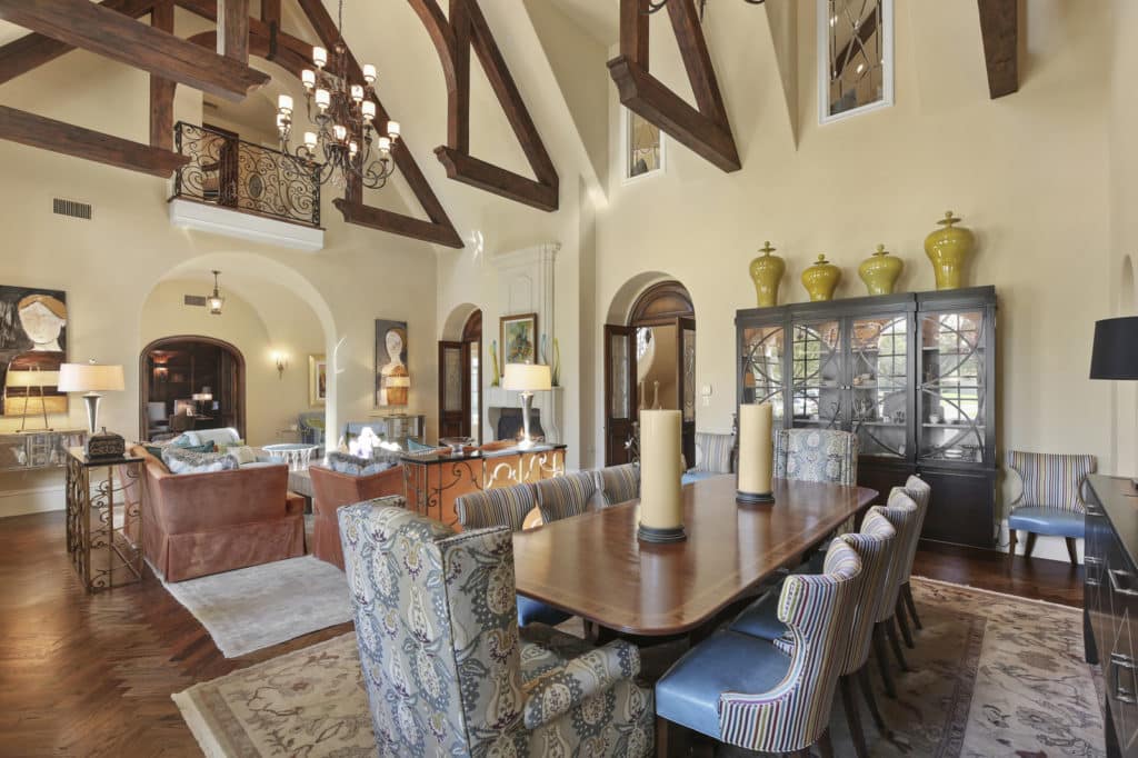 02_10706BridgeHollow_001_Exteriors_mls-1024x682