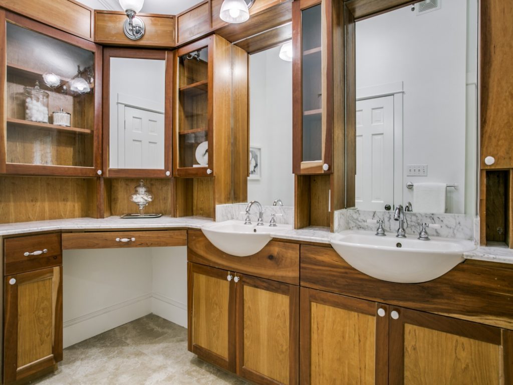 1323-N.-Edgefield-HCHOTW-1