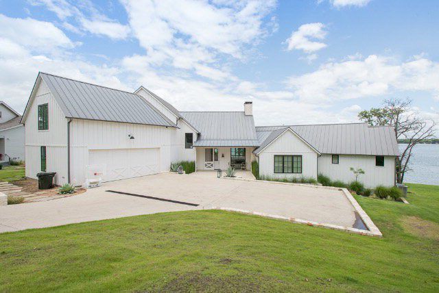 13380-Waterside-Drive-Malakoff-long-view