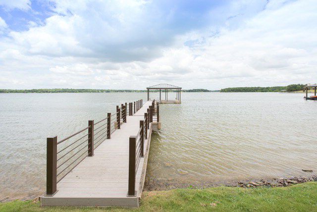 13380-Waterside-Drive-Malakoff-long-view