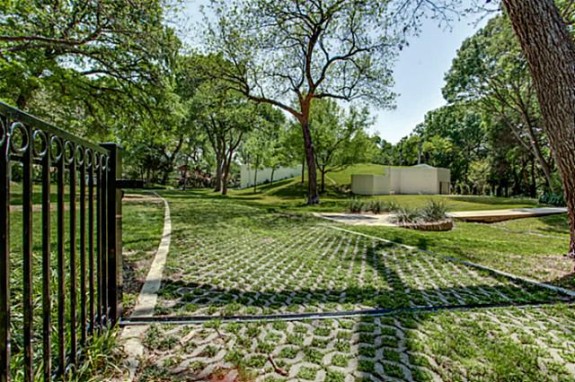 2001-N.-Buckner-Front-575x382