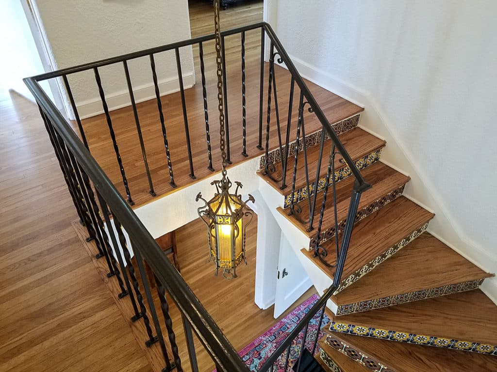 6969-Lakewood-round-window20190709_141919