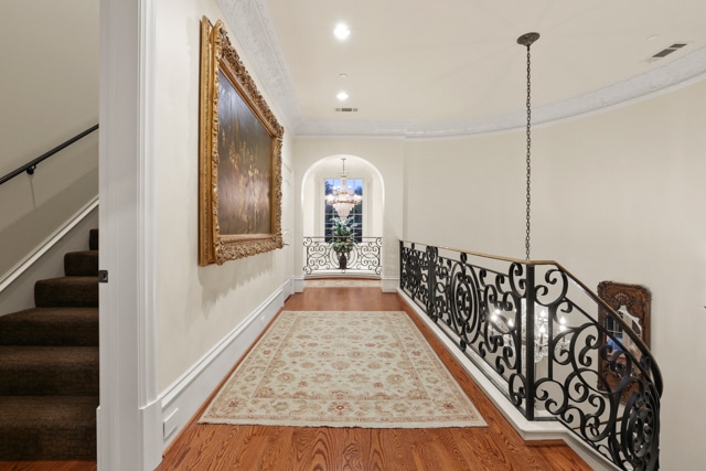 VECT02_3921gillonReshootPics13