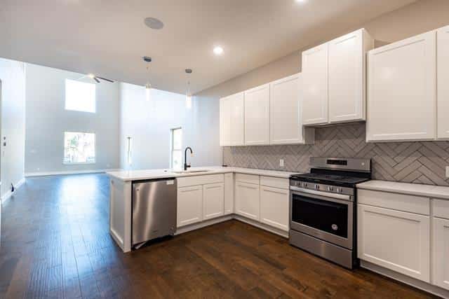 2162bc72c90adaf8fd81fb65667f3ebcl-m293885671od-w1024_h768