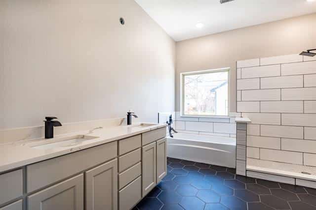 2162bc72c90adaf8fd81fb65667f3ebcl-m293885671od-w1024_h768