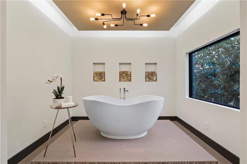 2215-Kessler-Woods-Court-tub