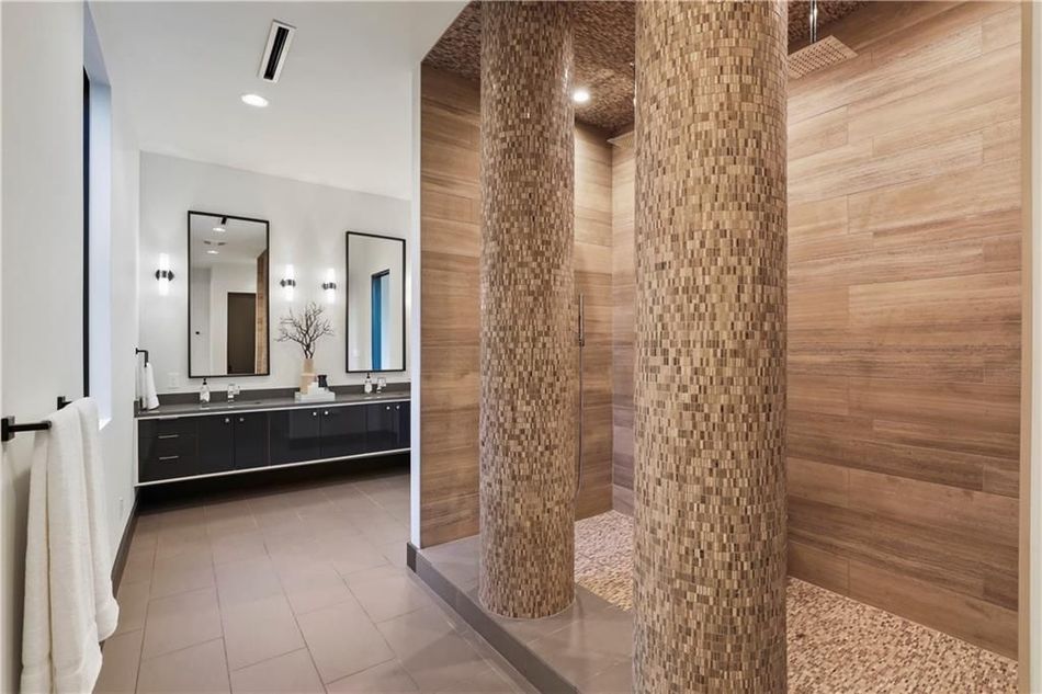 2215-Kessler-Woods-Court-tub