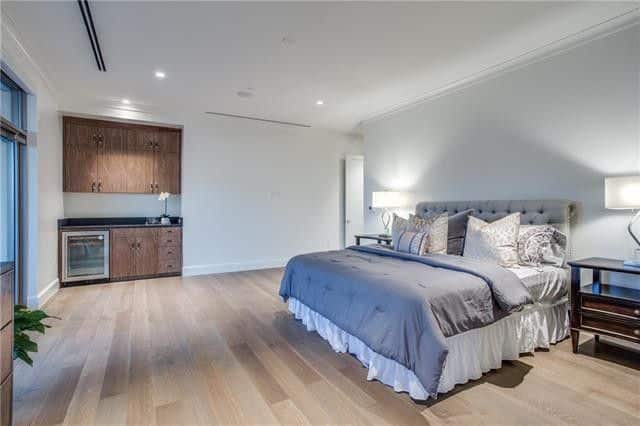 2215-Kessler-Woods-Court-tub