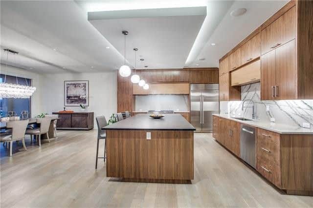 2215-Kessler-Woods-Court-tub