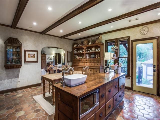 2411-Auburn-Ave.-vector