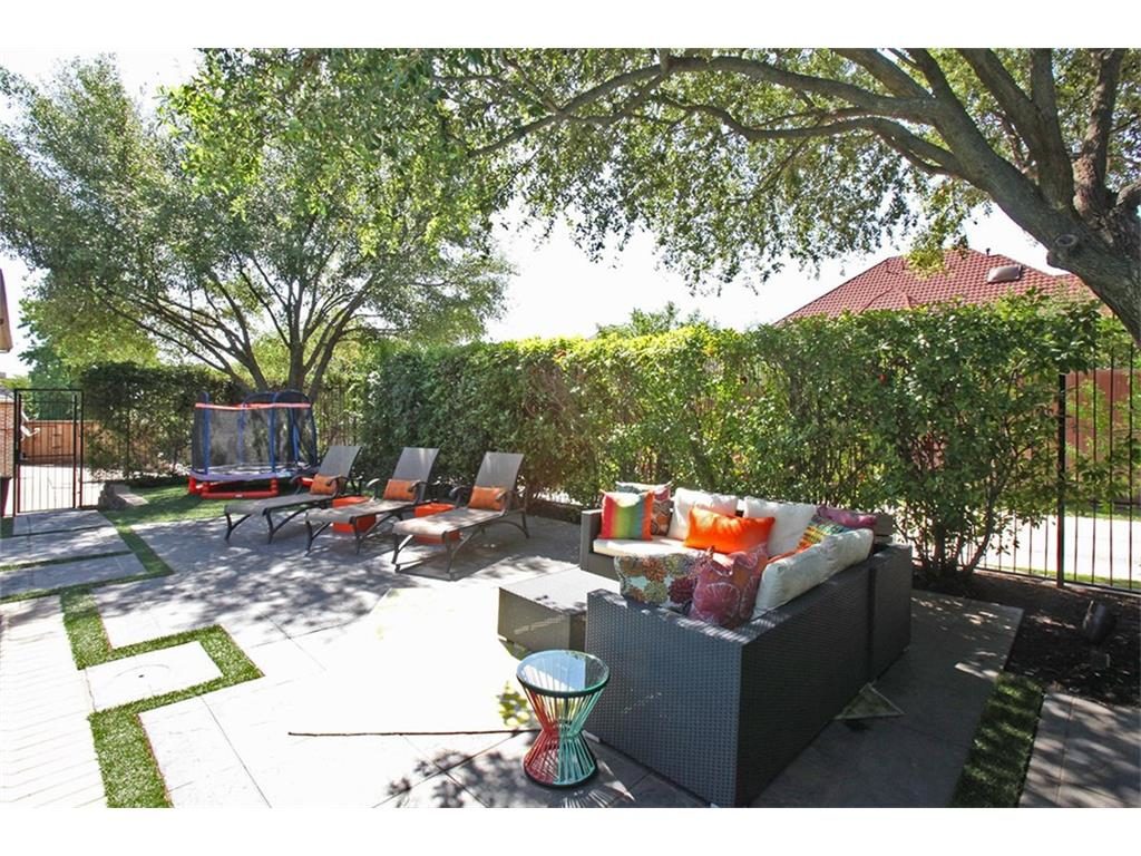 Dowling Drive sitting patio