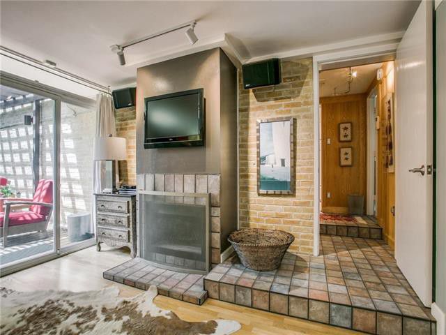 2808-Welborn-St-kitchen-7