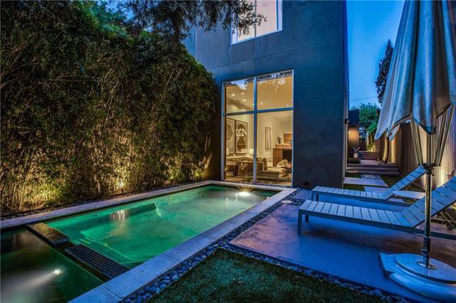 2843-Lee-Street-Living-1