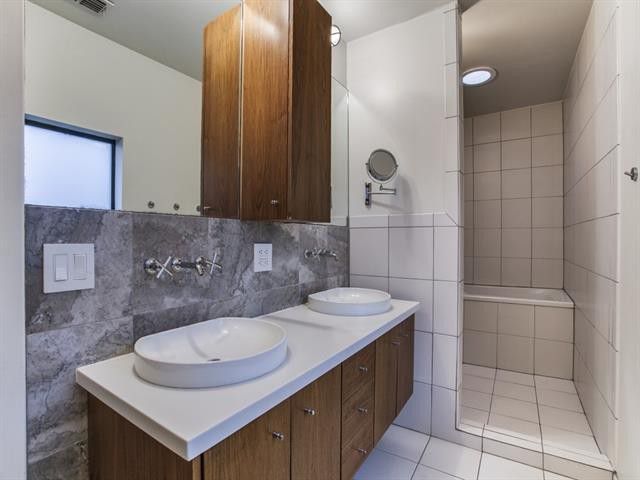 29-Vanguard-way-vector