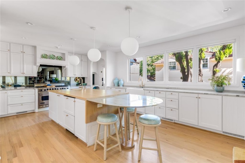 Lakewood Dines & Kraft