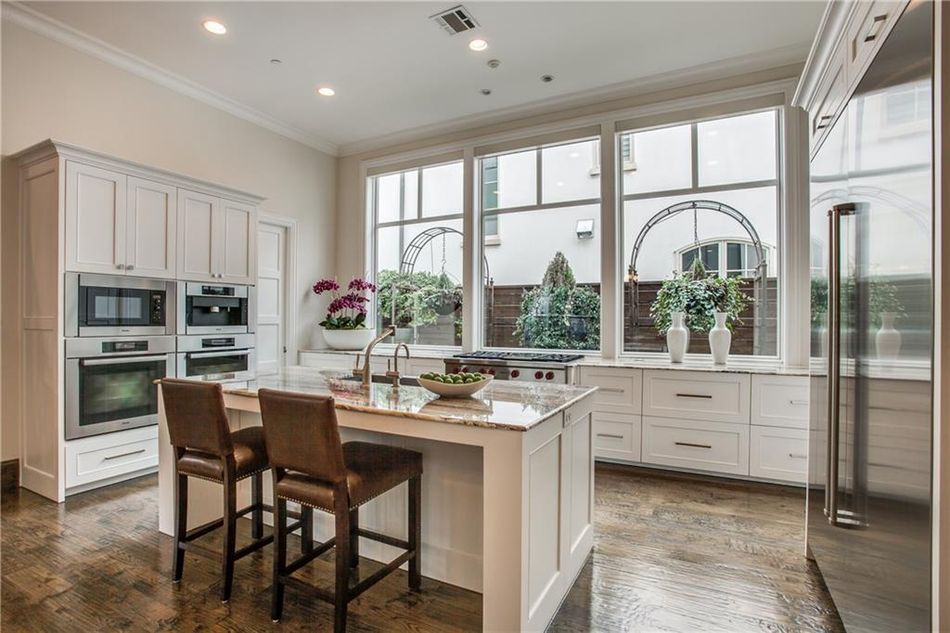 2215-Kessler-Woods-Court-tub