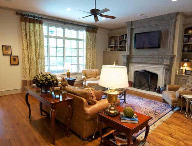 3518-Gillon-living-before-1