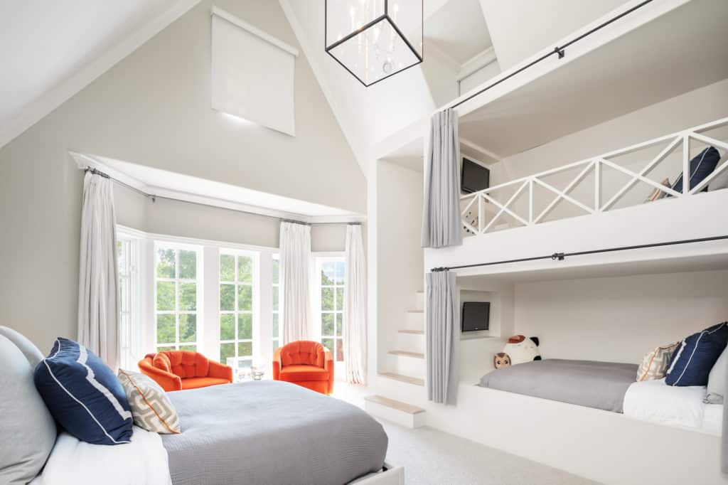 3518-Gillon-living-before-1