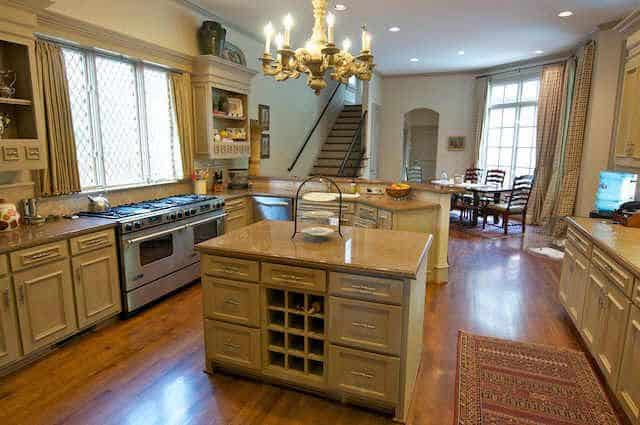 3518-Gillon-living-before-1