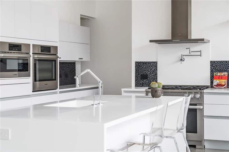 2215-Kessler-Woods-Court-tub