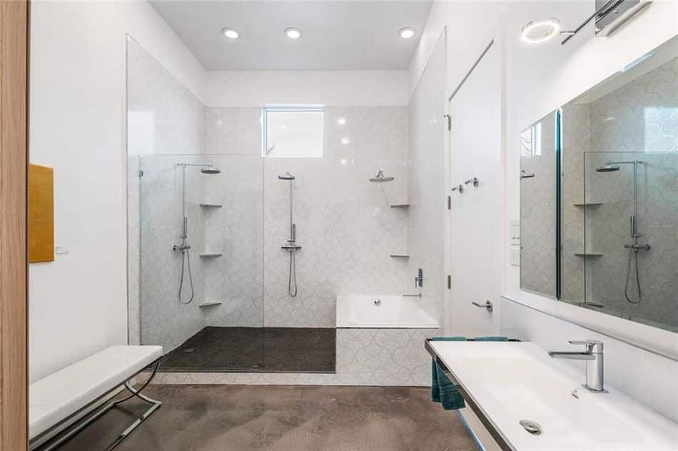2215-Kessler-Woods-Court-tub