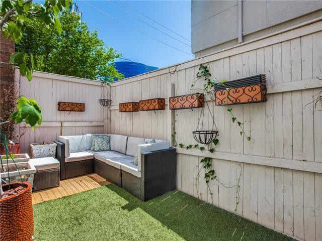 VECT3701-Routh-Street-A-IHOTW