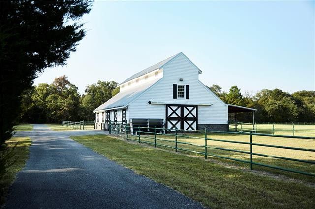 3773-County-Rd-drive-up-path