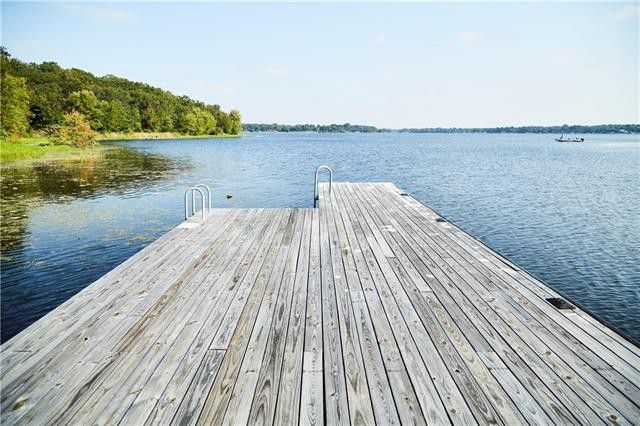 3773-County-Rd-drive-up-path