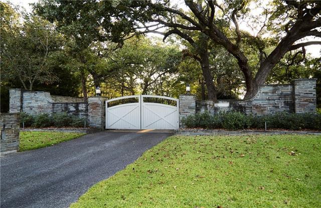 3773-County-Rd-drive-up-path