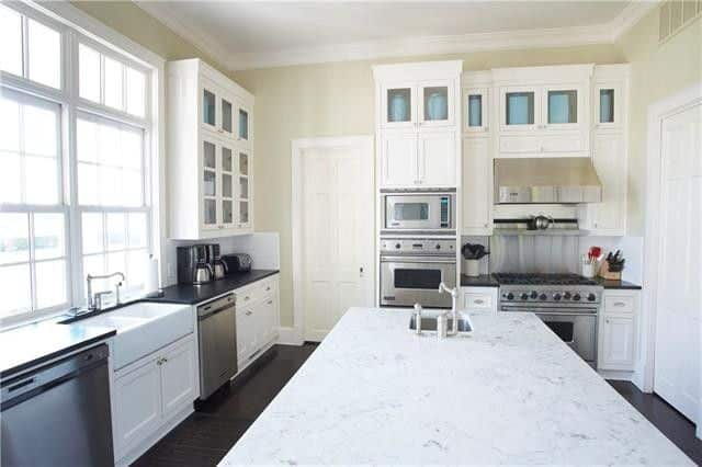 3773-County-Rd-drive-up-path