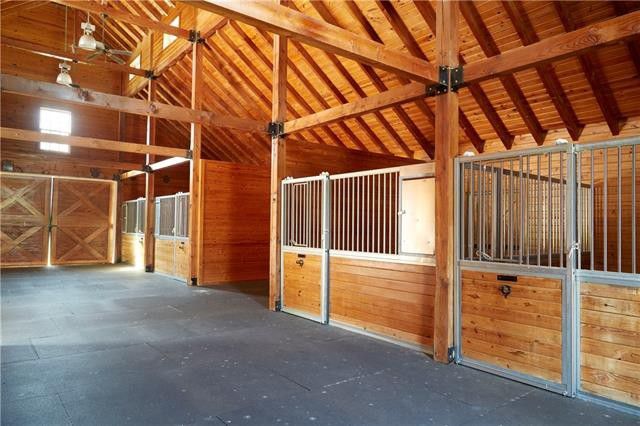 3773-County-Rd-drive-up-path