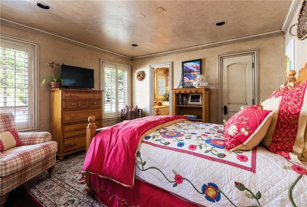 3806-Lexington-ext-150x150