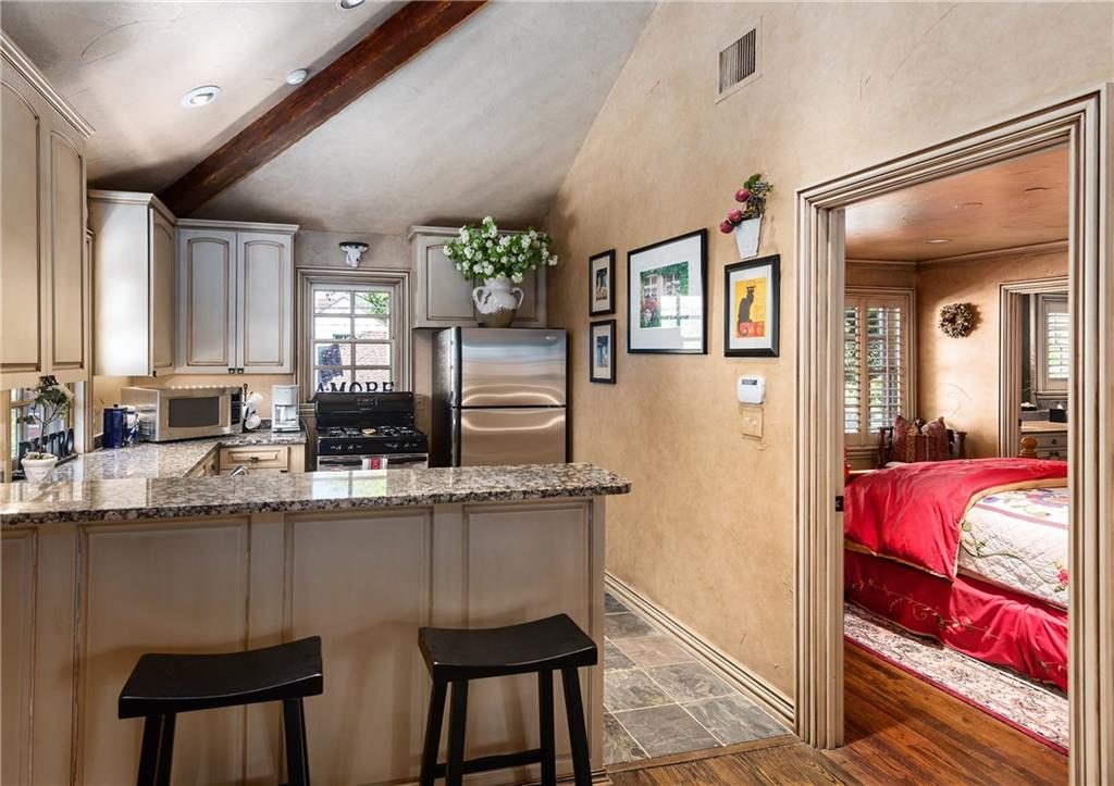 3806-Lexington-ext-150x150