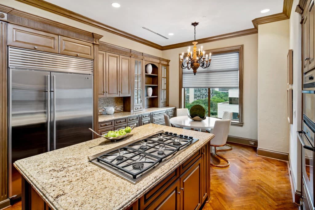 36_2801_Turtle_Creek_Blvd_Unit_7W__Exports5_mls-1024x683