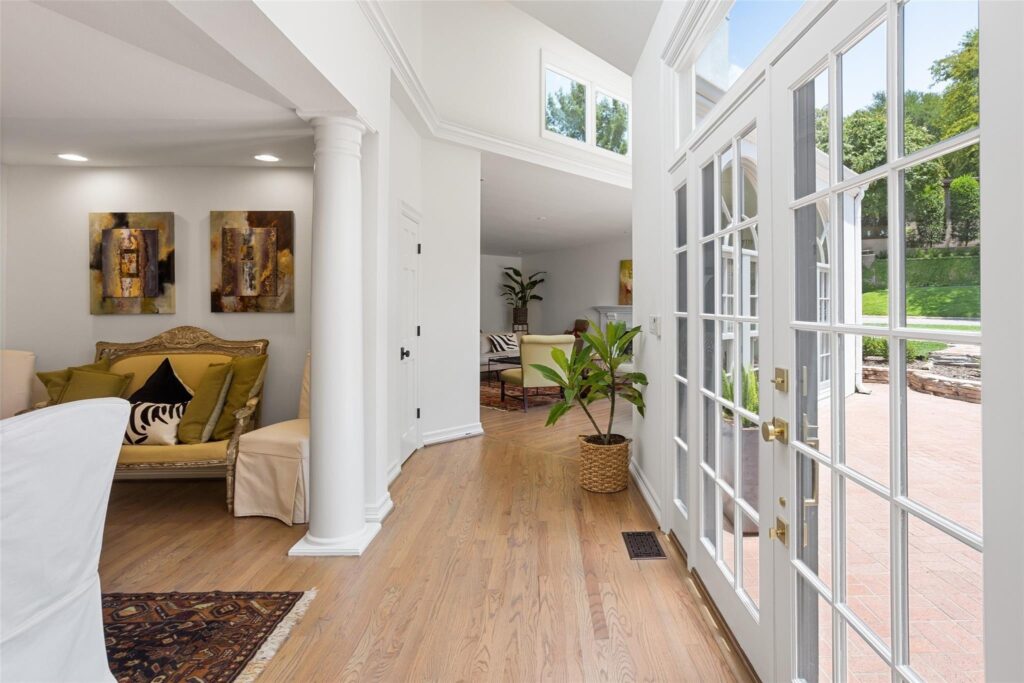 Midcentury Rivercrest Spread