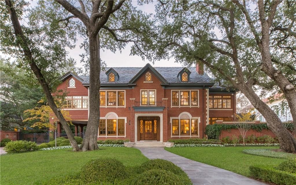 historical Colonial mansion