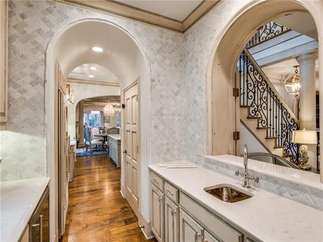 4325-Fairfax-Ave-HOTW