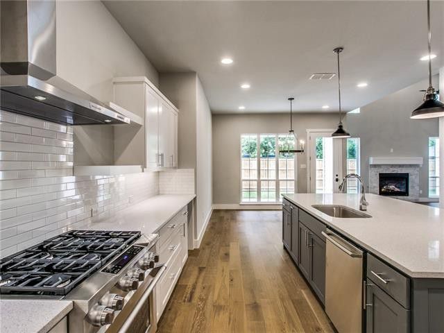 4406-Somerville-Avenue-Back-Porch